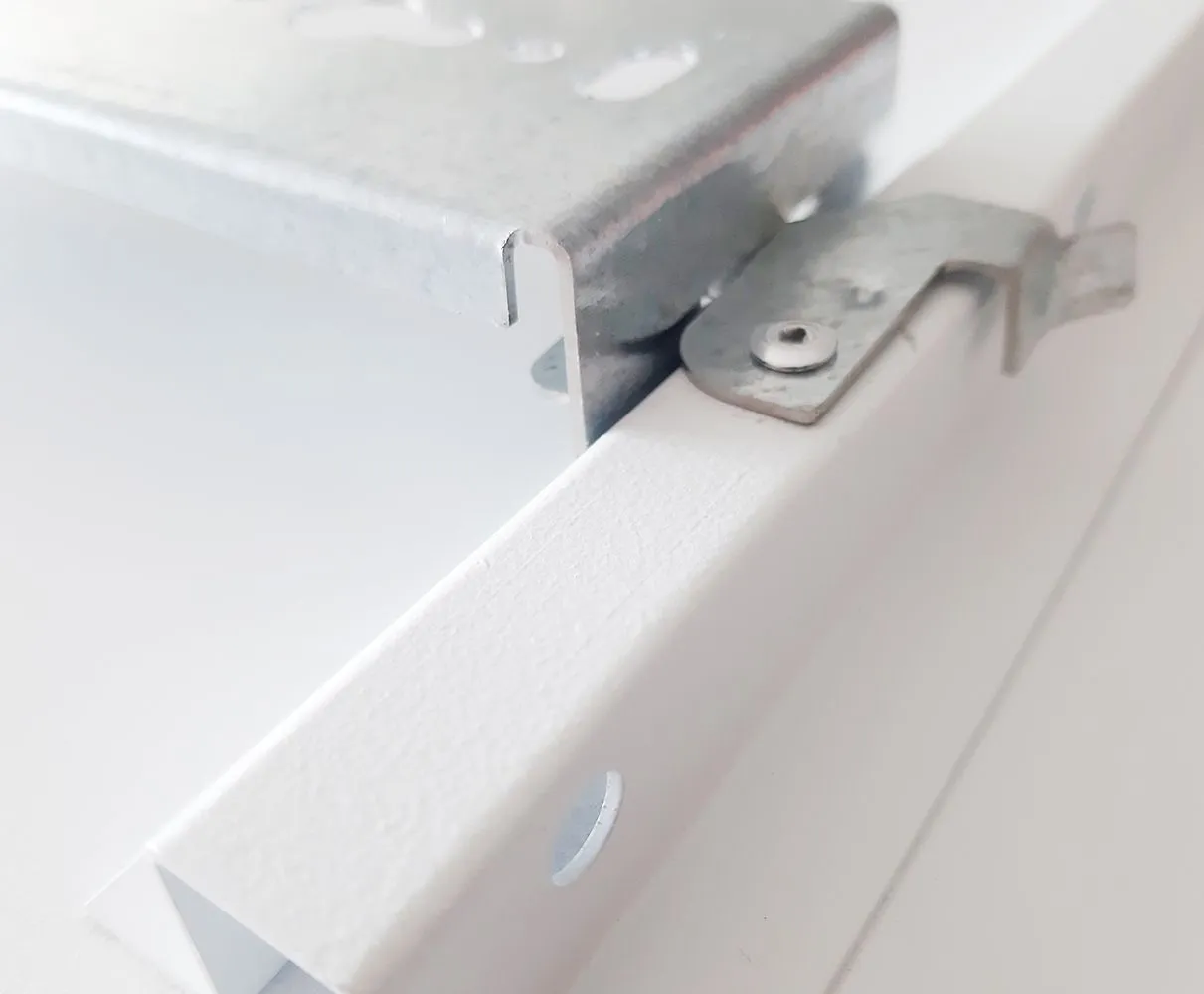 Infrarotheizung+Carre+Standard_Detail_Halterung_01-1920w